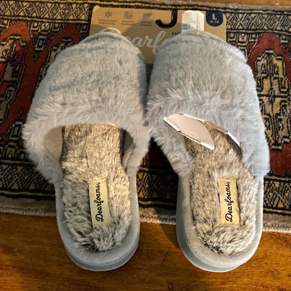 Dearfoams Gray Fuzzy Slippers